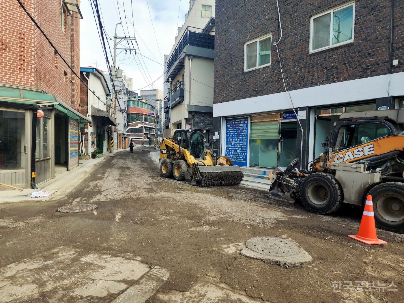 [김만규의 시선] 용산구, 안전의 해답은 아스팔트? 골목길 포장 사업을 바라보며 기사 사진