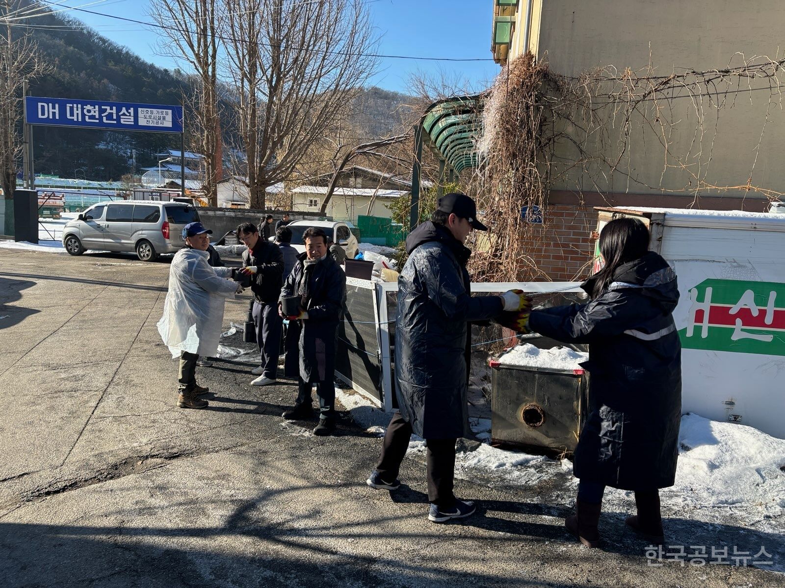 광주시 맑은물사업소, '사랑의 연탄배달' 봉사활동 펼쳐 기사 사진