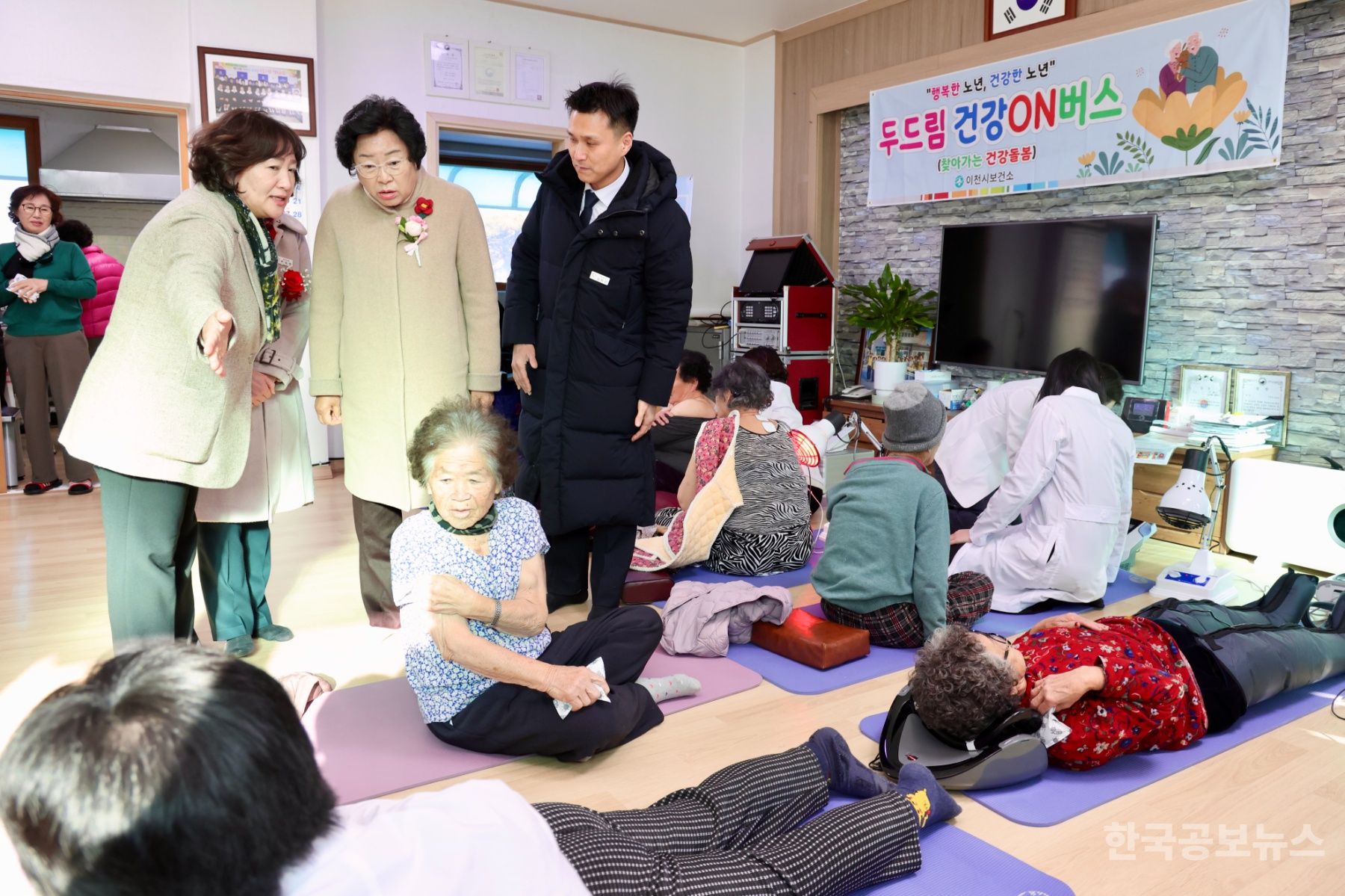 찾아가는 건강 돌봄 ‘두드림 건강 온(ON) 버스’ 운영 개통식 성료 기사 사진