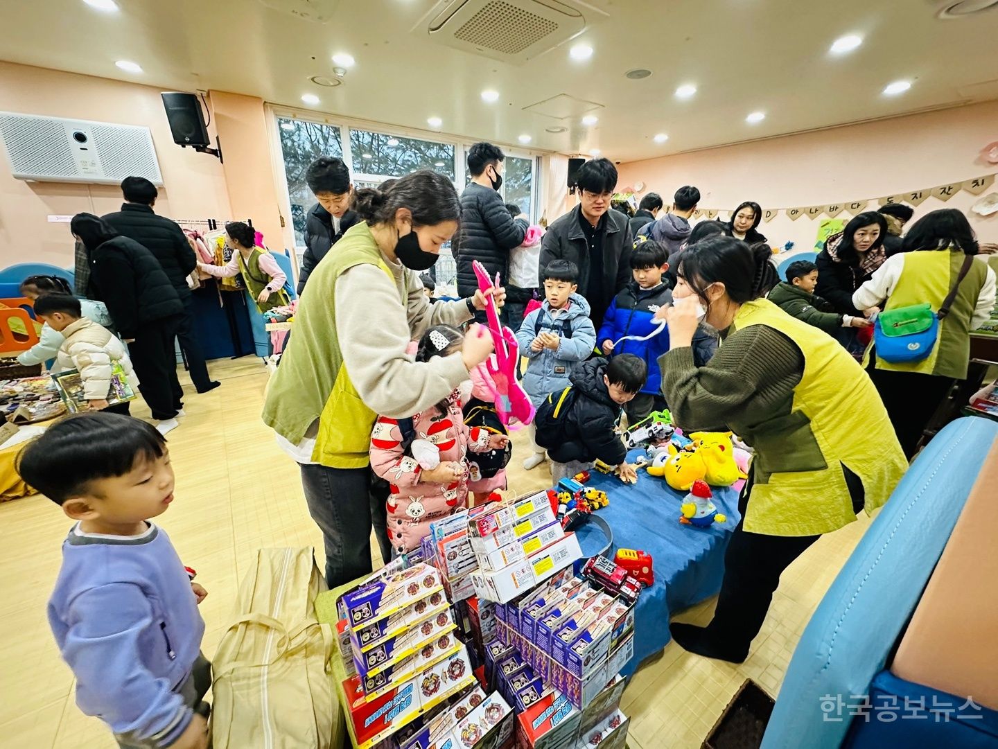 충남경찰청 어린이집, ‘지구를 아끼는 ESD 아나바다 동지잔치’ 개최 기사 사진