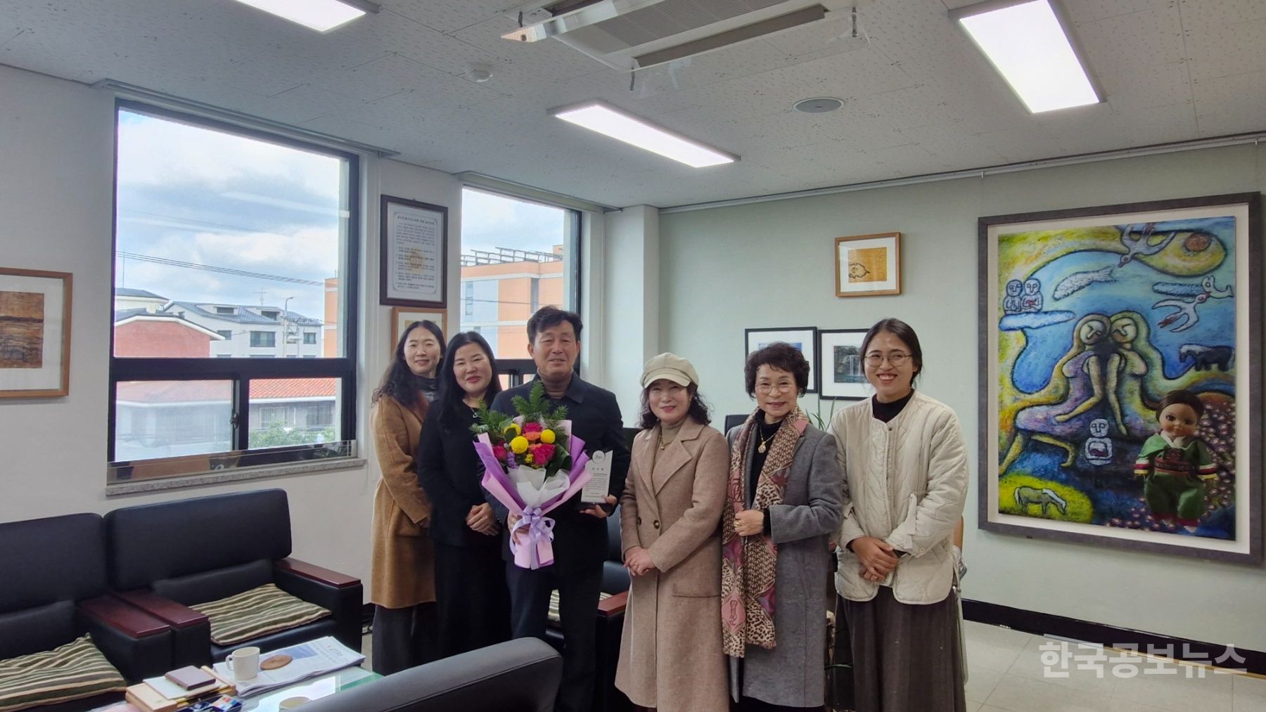 중앙동 주민자치위, 지역구 강상수 제주도의원에 감사패 전달 기사 사진