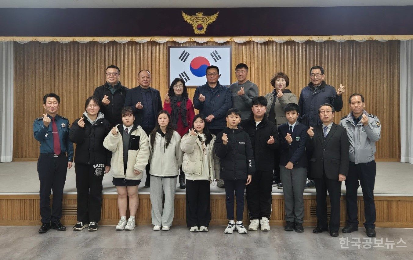 영동군 청소년육성회, 영동경찰서와 합동 장학금 전달식 가져 기사 사진