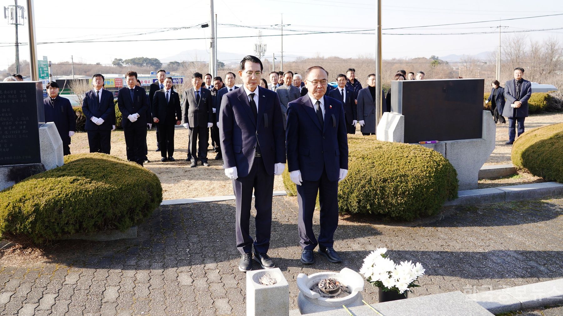 이완섭 서산시장, 1월 1일 새해 참배... ‘해뜨는 서산’ 실현 의지 다져 기사 사진