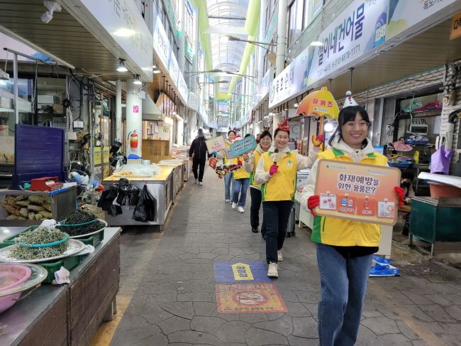 동해서 화재 안전 캠페인 선보인 시민들 ‘눈길’ 기사 사진