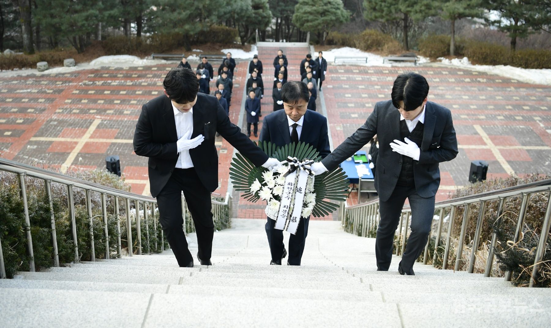 최문순 화천군수, 충열탑 참배 및 헌화 기사 사진