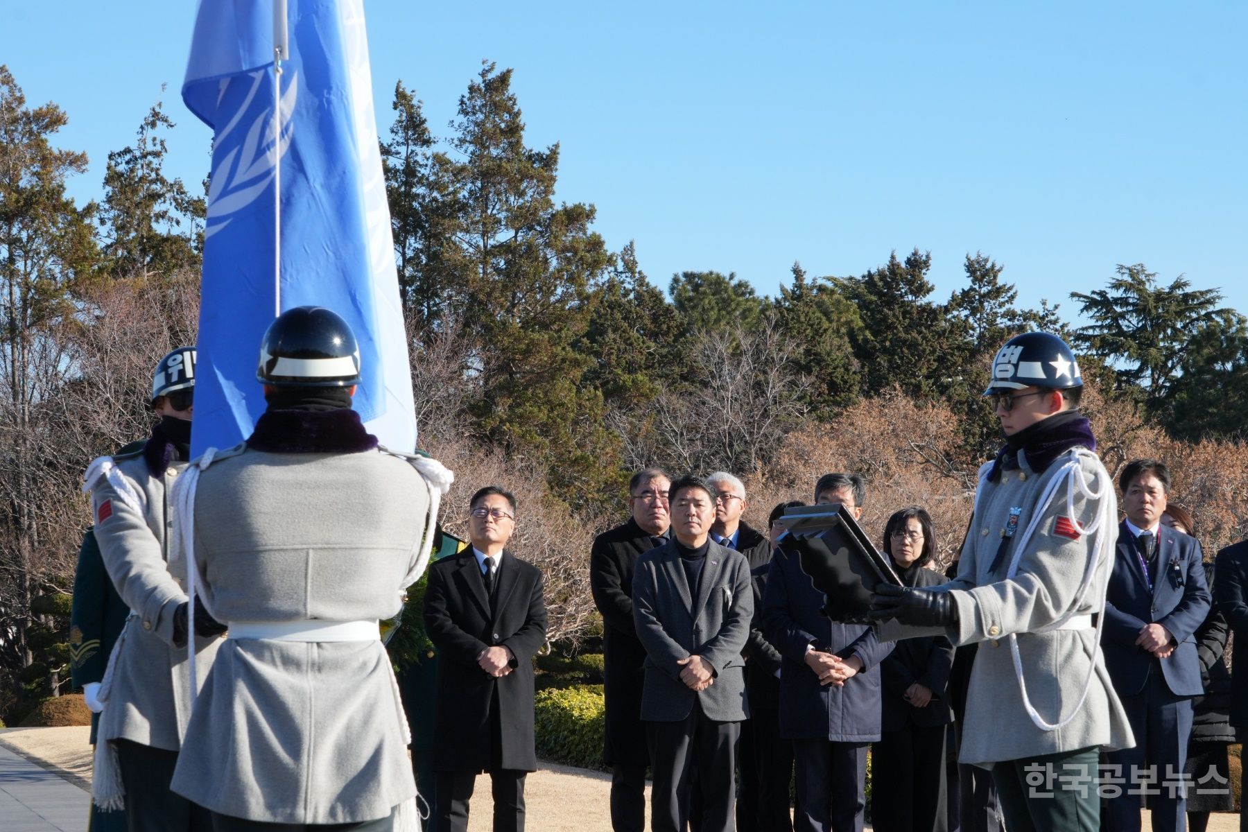 오은택 남구청장, 을사년(乙巳年) 새해 맞아 UN기념공원 참배 기사 사진