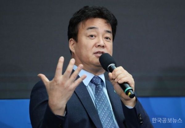더본코리아, '농약 분무기' 사용 논란에 "식품위생법 준수…개선할 것" 기사 사진