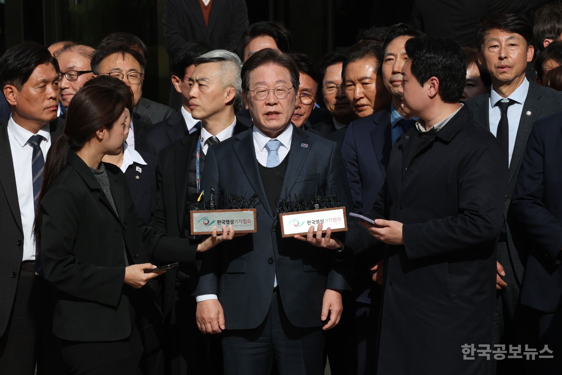 이재명 공직선거법 2심서 무죄...李 "사필귀정. 검찰, 국력낭비 않길" 기사 사진
