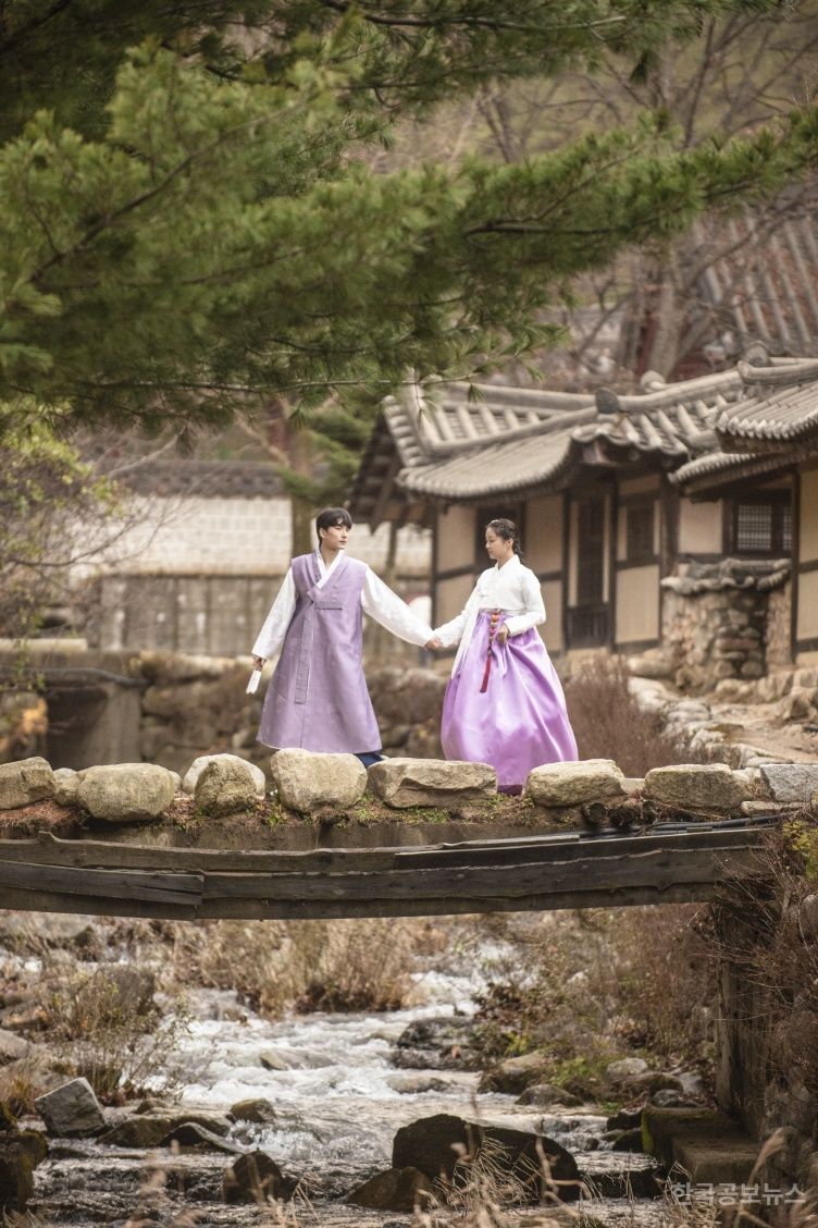  문경새재 오픈세트장 주말 한복체험관 운영 기사 사진