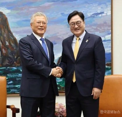 우원식 국회의장 "검찰 기소 납득 안 돼"…文 전 대통령 "검찰권 남용과 정치화" 기사 사진