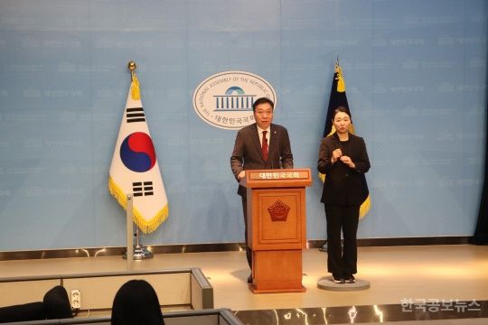 장예찬, 국민의힘 복당 신청…정연욱 국회의원 "포용 아니라 분열" 공개 반발 기사 사진