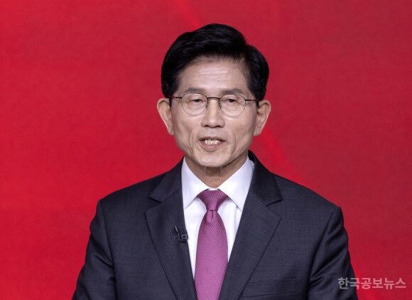 김문수 "尹 계엄 찬성하지 않아…당시 국무위원으로서 사과는 때 되면 할 것" 기사 사진