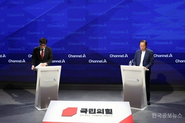 홍준표 "한동훈, 尹 탄핵 주도·계엄에 책임"…한동훈 "洪처럼 아부했던 사람이 계엄에 책임 있어" 기사 사진