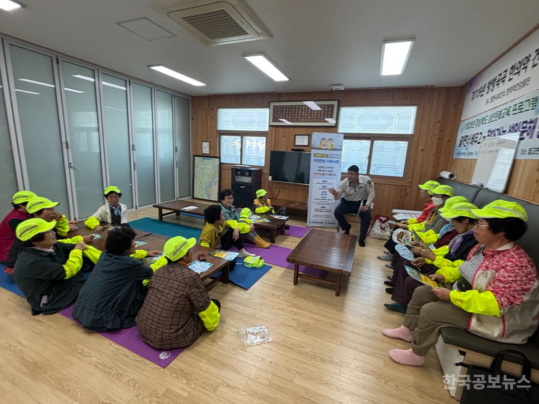 영천경찰서, 치매안심센터와 함께 고령자 대상 찾아가는 교통안전 교육 실시 기사 사진