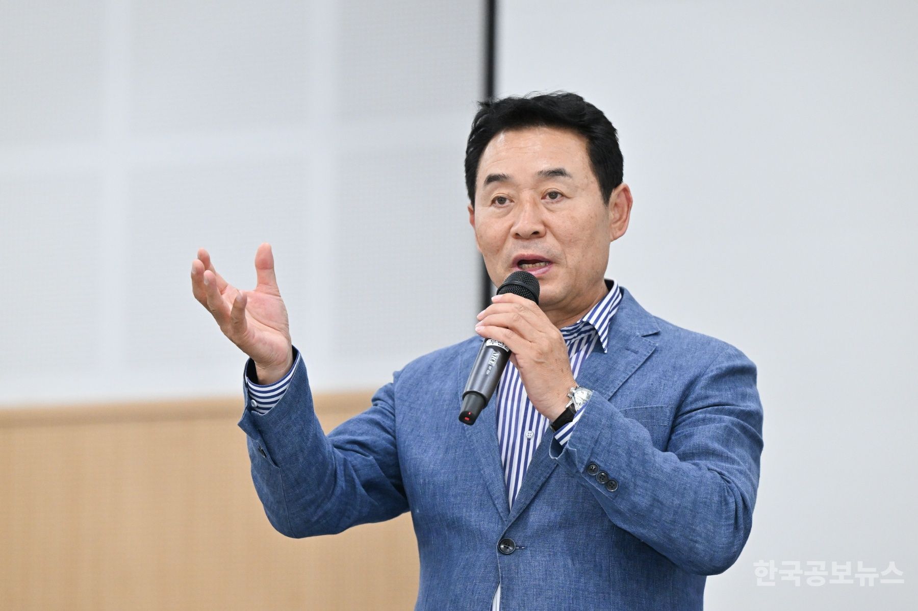 포천시, 캄보디아 외국인 계절근로자 94명 입국…‘농촌 일손 부족 해소 기대 기사 사진