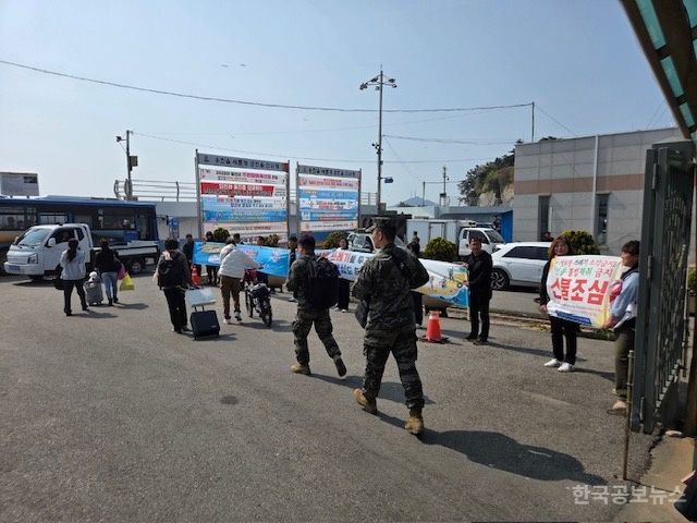 연평면, 봄철 관광객 대상 캠페인 실시 기사 사진