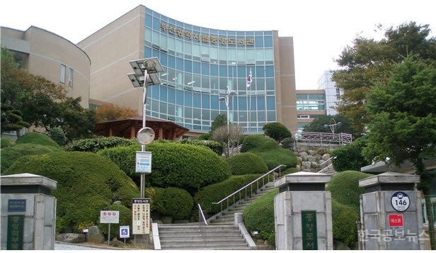 부산중앙도서관, 부산학 아카데미‘부산 산길따라 역사 여행’운영 기사 사진
