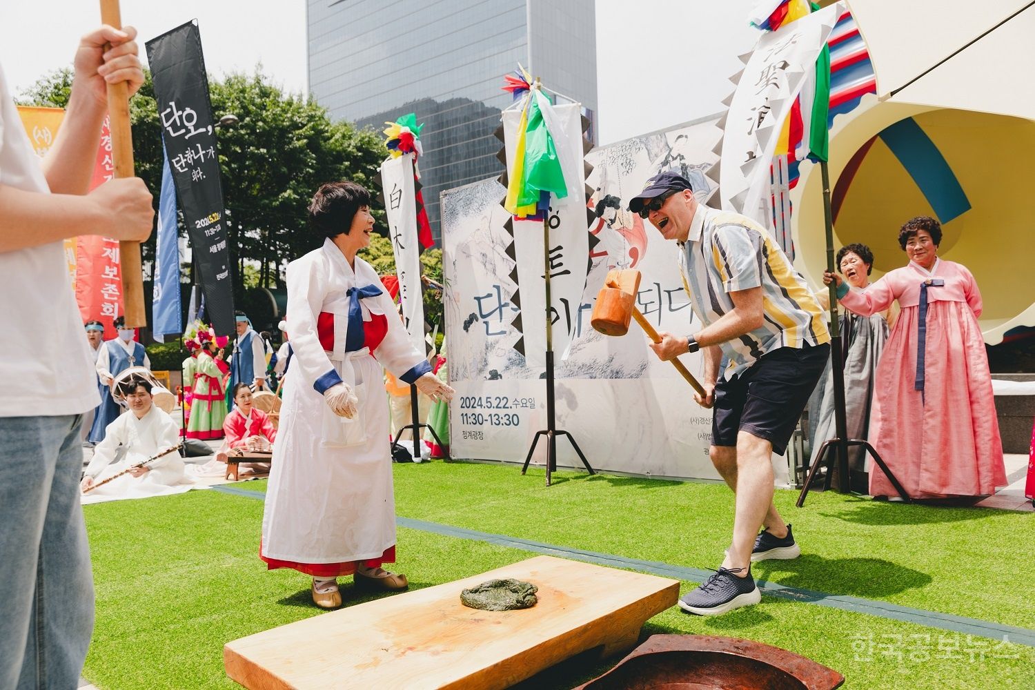 10일 인사동에서 ‘단오맞이 K-국가무형유산 축제’ 기사 사진