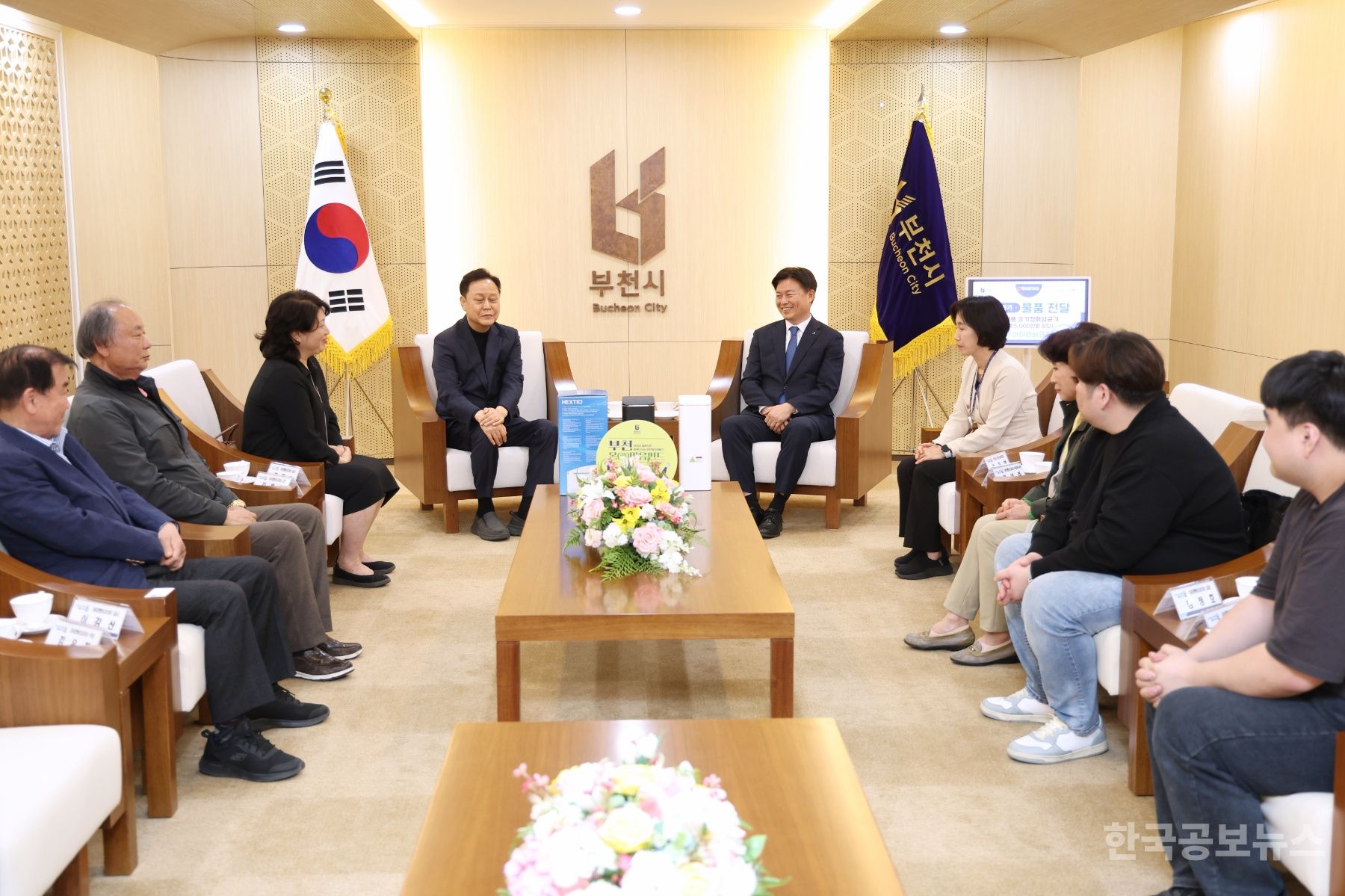 아이앤비코리아, 개인용 공기정화살균기 400대 기탁 기사 사진