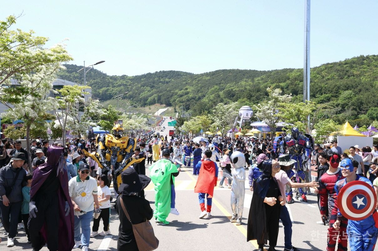 고흥우주항공축제 성황리에 폐막… 역대 최다 12만 명 관람객 찾아 기사 사진