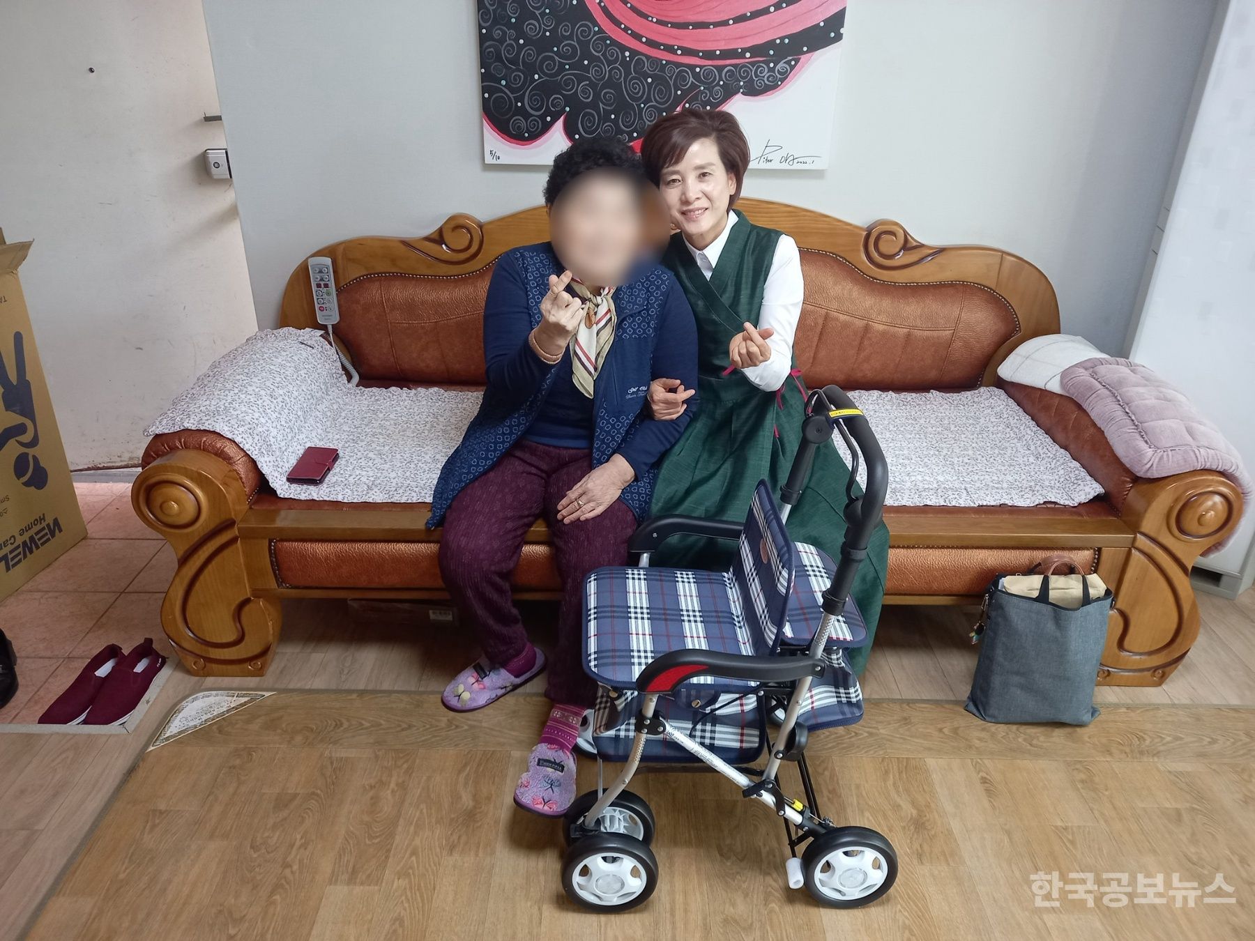 도통동, 1일 1가구 거동불편 어르신위한 보행보조기 지원 기사 사진