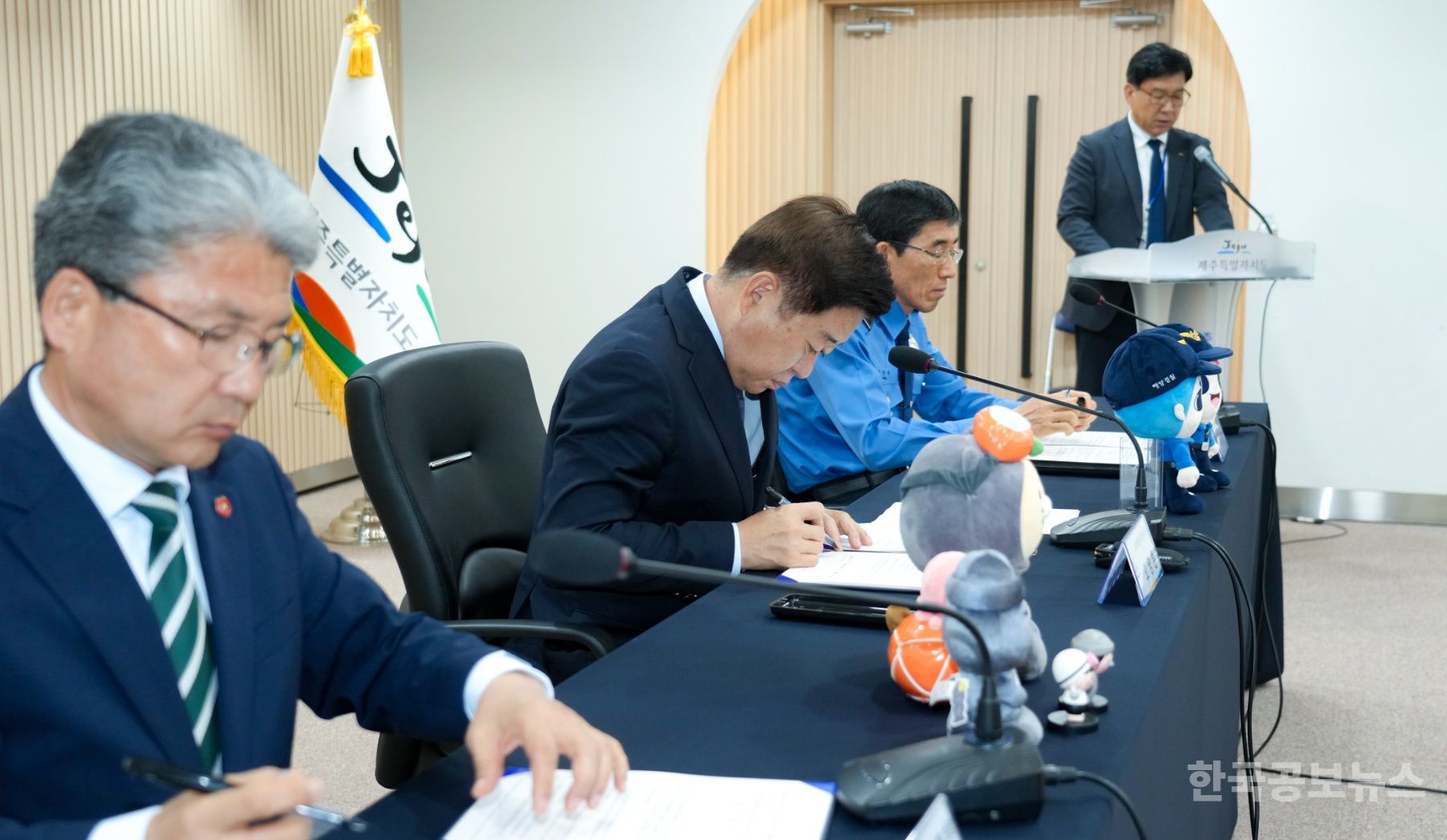 제주도·제주도의회·제주해경, 해양사고 예방 및 청정해역 조성 위한 업무협약 체결  기사 사진