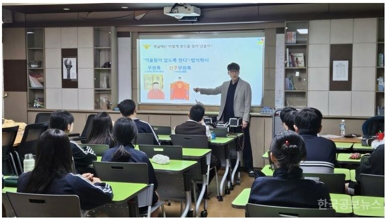 강서구진로교육지원센터, 대저중학교에서 ‘상상스케치–수사반장’ 프로그램 운영 기사 사진