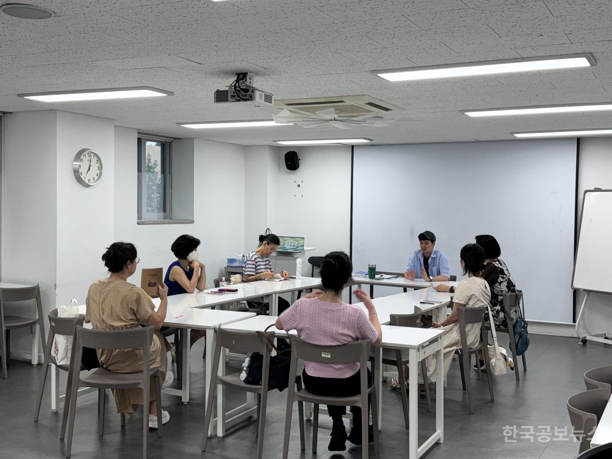 가온도서관, 2025년  ‘문학상주작가 지원사업’ 운영기관 선정! 기사 사진