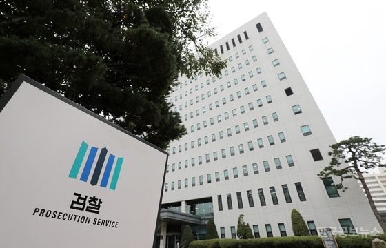 검찰, 김건희 수행 전 대통령실 행정관 압수수색…'통일교 청탁 의혹' 수사 기사 사진
