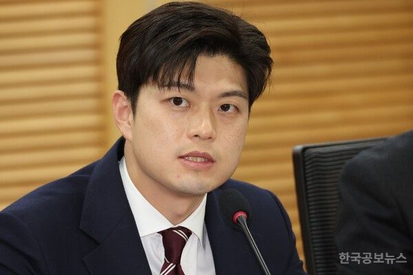 국힘 김용태 "탄핵의 강 넘었다고 생각…尹과 아직 통화 못 해" 기사 사진