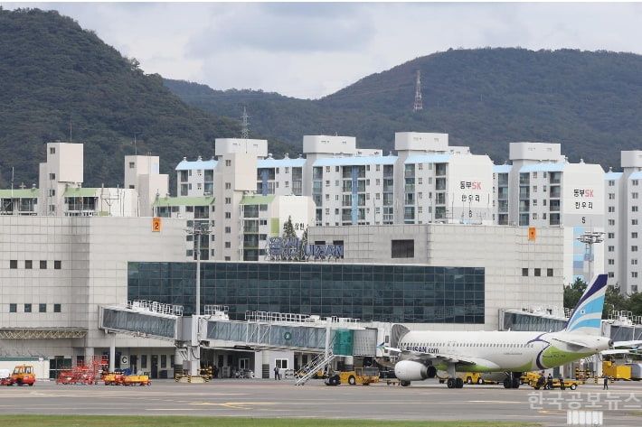 에어부산, 3년 4개월만에 울산공항 복항 기사 사진