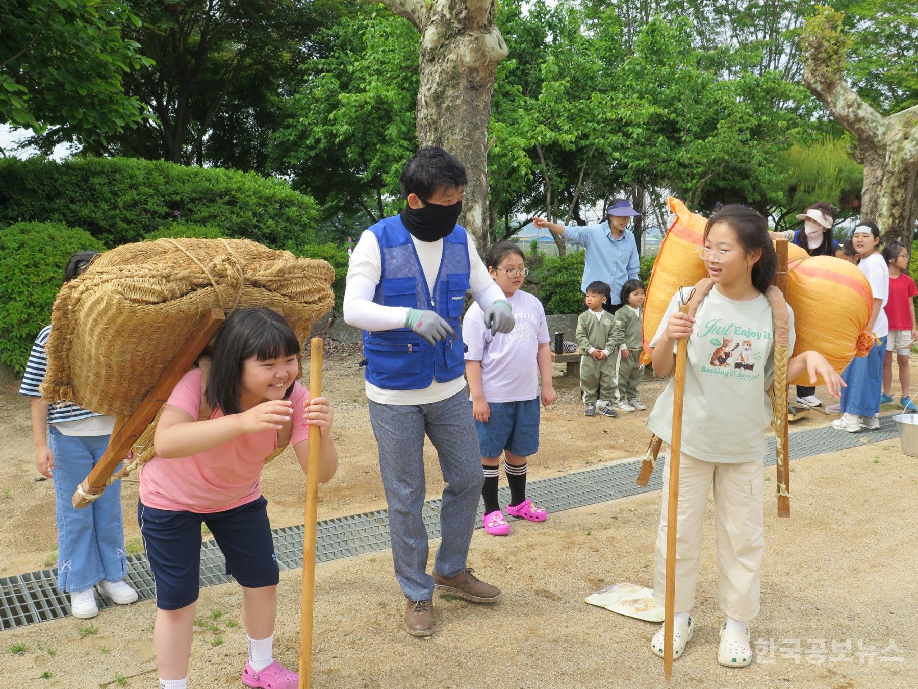 구정초, 화랑촌 농경놀이 체험 기사 사진