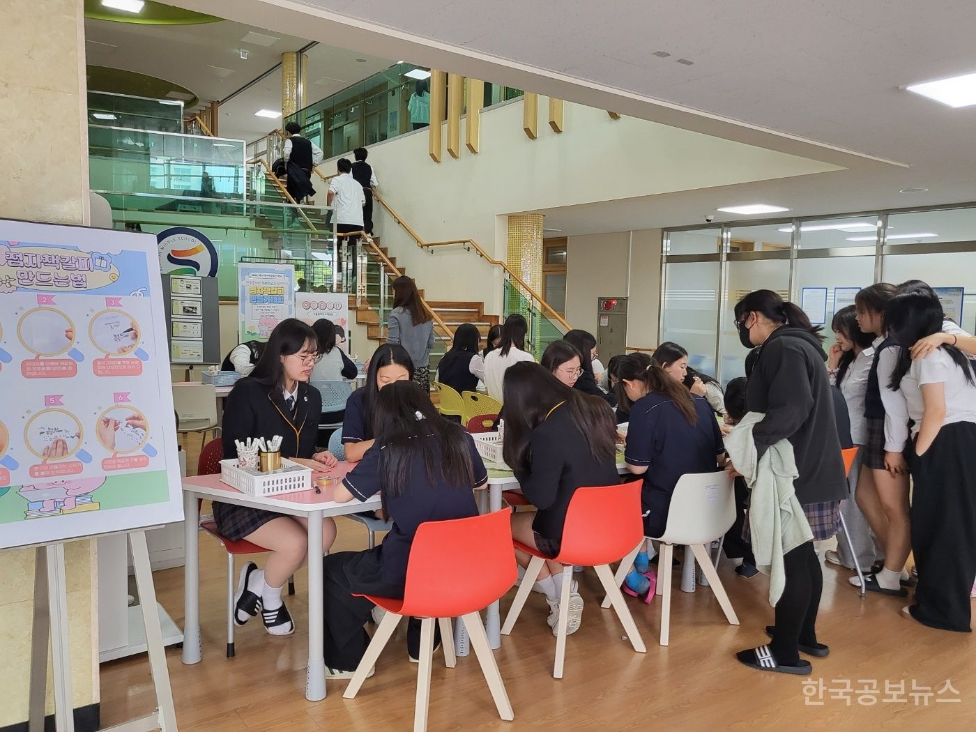 서전중, 장애공감문화 확산 위한 등굣길 캠페인 진행 기사 사진