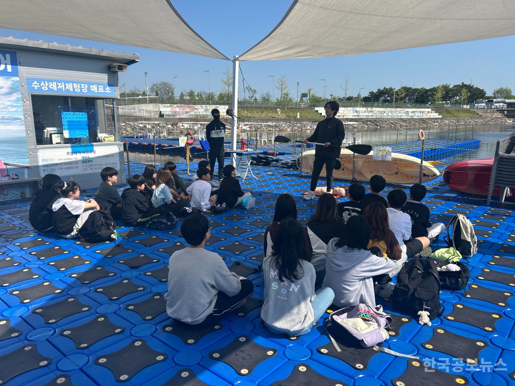 ‘올해도 김포에서만’ 1,500여 김포학생들 갑문원리 수상체험으로 배운다 기사 사진