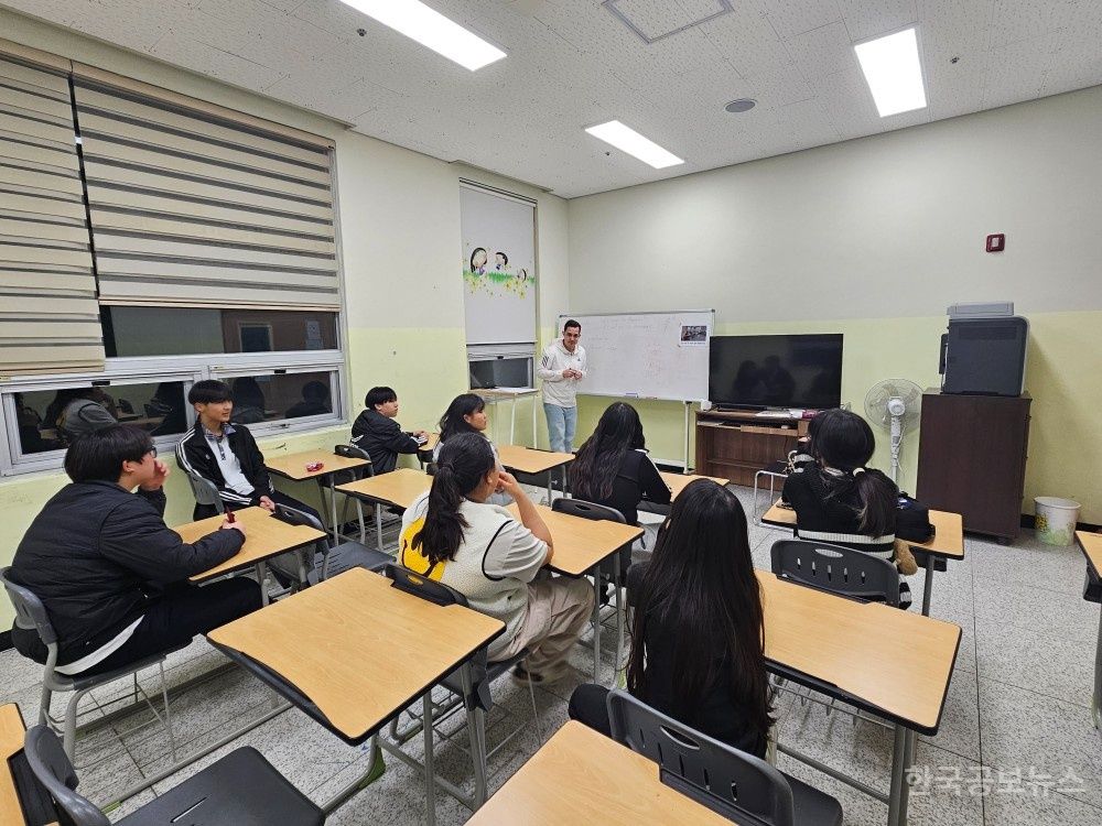 정선 신동청소년방과후아카데미, 새 학기 맞아 청소년 대상 스페인어 수업 개설 기사 사진