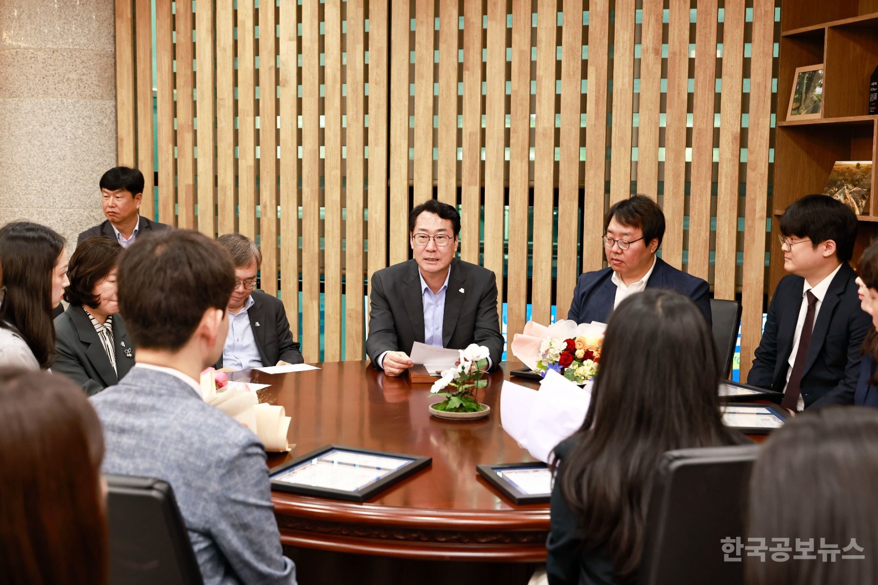화성특례시, 공공기관 우수직원 10명 표창 기사 사진