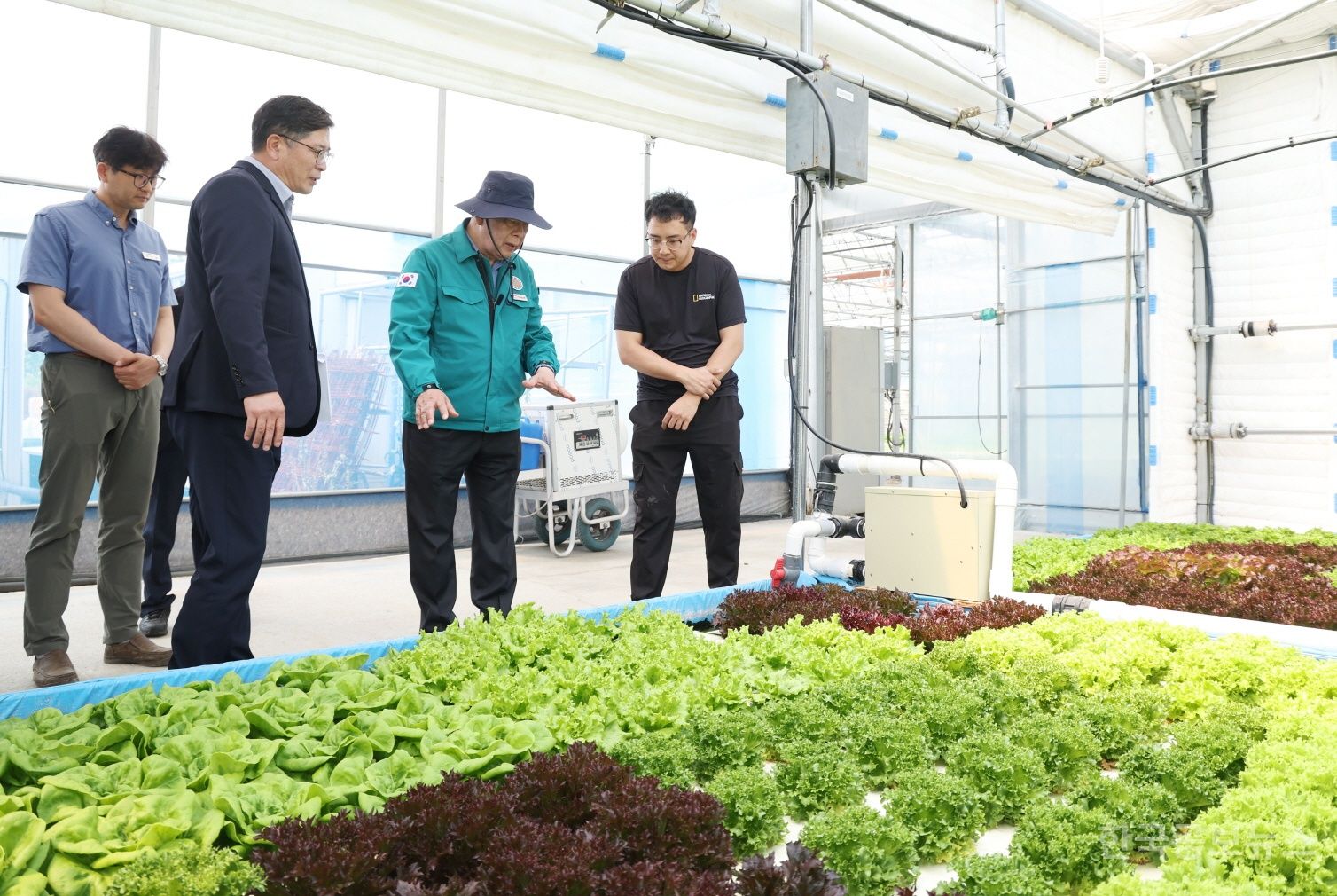 가세로 태안군수, 청년농업인 온실환경 개선 등 4개 시범사업 추진 농장·마을 방문 기사 사진