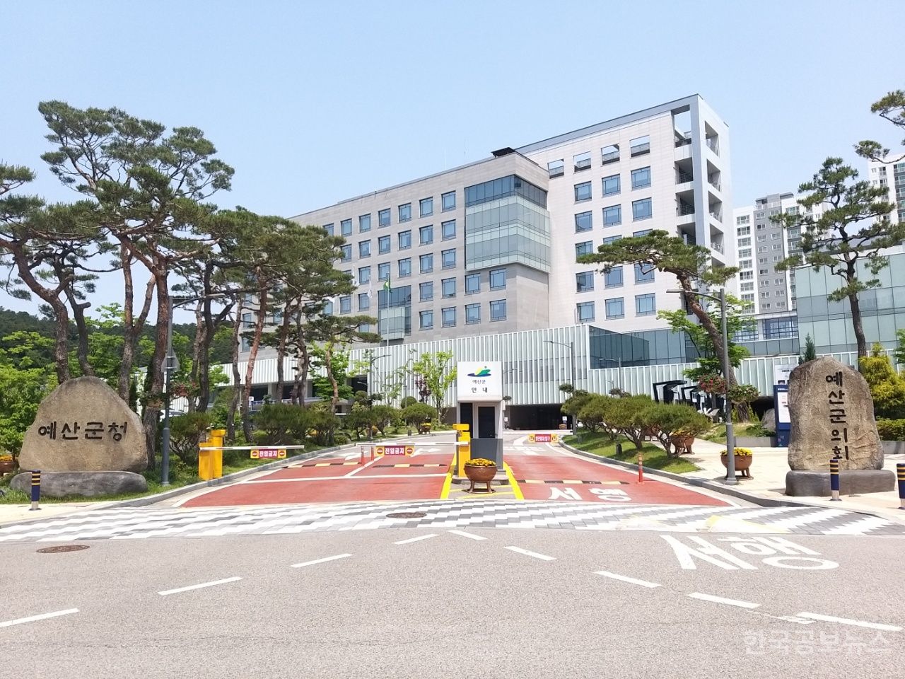 예산군, 군청사 주차관제통합시스템 설비 개선으로 방문객 편의 증진 기사 사진