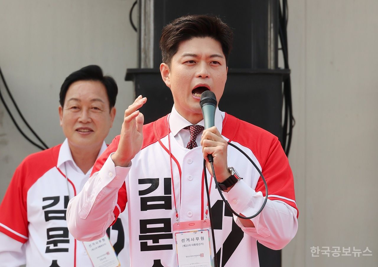 국힘 김용태 "'탄핵 반대' 당론 무효화 돼야…총의 모아 공식화 할 것" 기사 사진