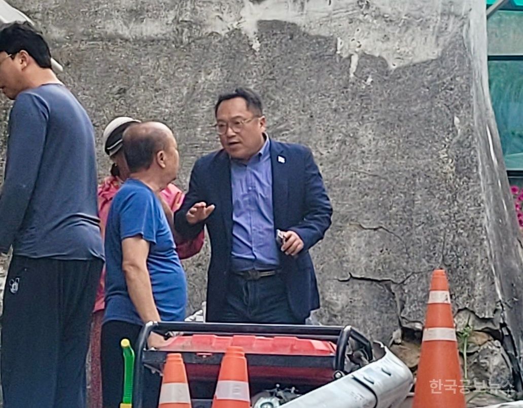 서대문구의회 이종석 의원, 홍은동 비탈길 상습 교통사고 현장 점검 기사 사진