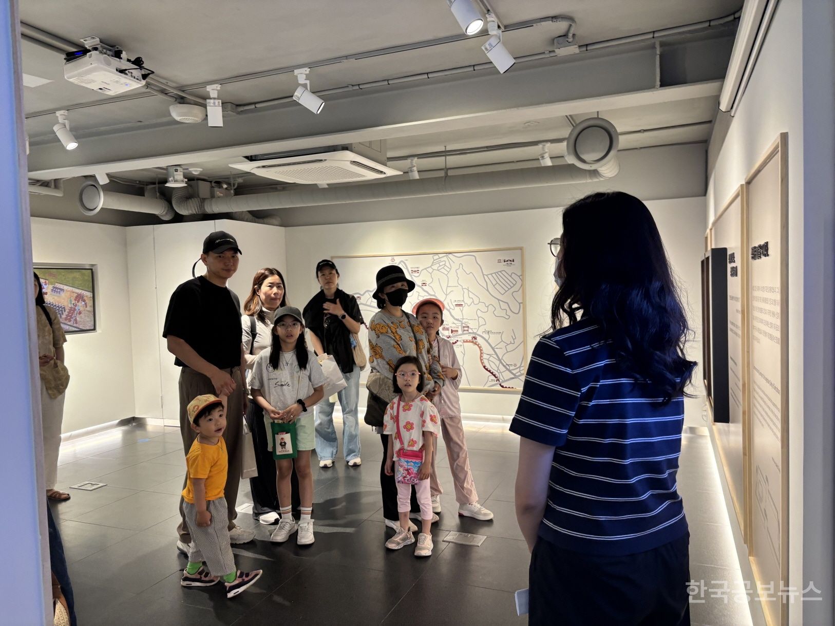 가족이 함께 걷는 성북의 역사”…성북구, ‘2025 역사볼런투어’ 운영 기사 사진