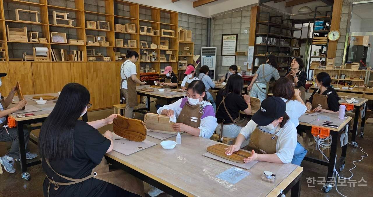 구로구, 드림스타트 부모 대상 힐링 목공체험 운영 기사 사진