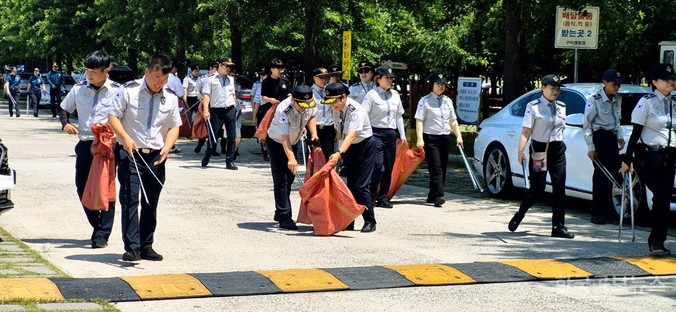구미경찰서- 구미자율방범대, 합동으로 ‘범죄예방플로깅 및 QR체크리스트 진단’ 실시 기사 사진