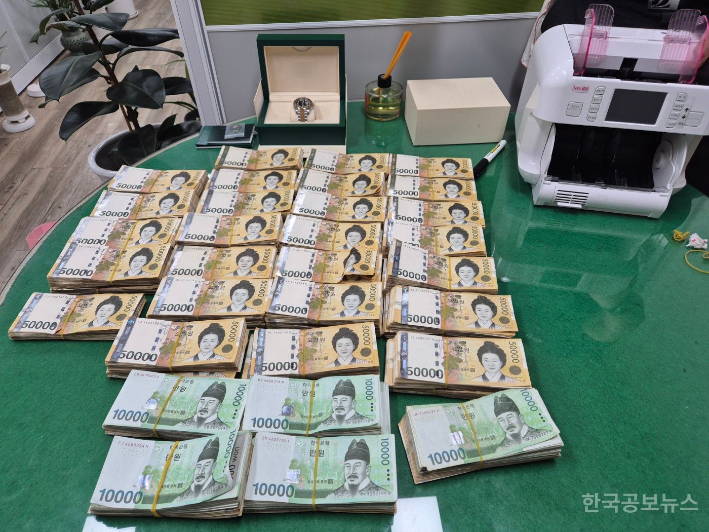 경북경찰청, 3,100억 원대 도박사이트 자금세탁 일당 검거 기사 사진