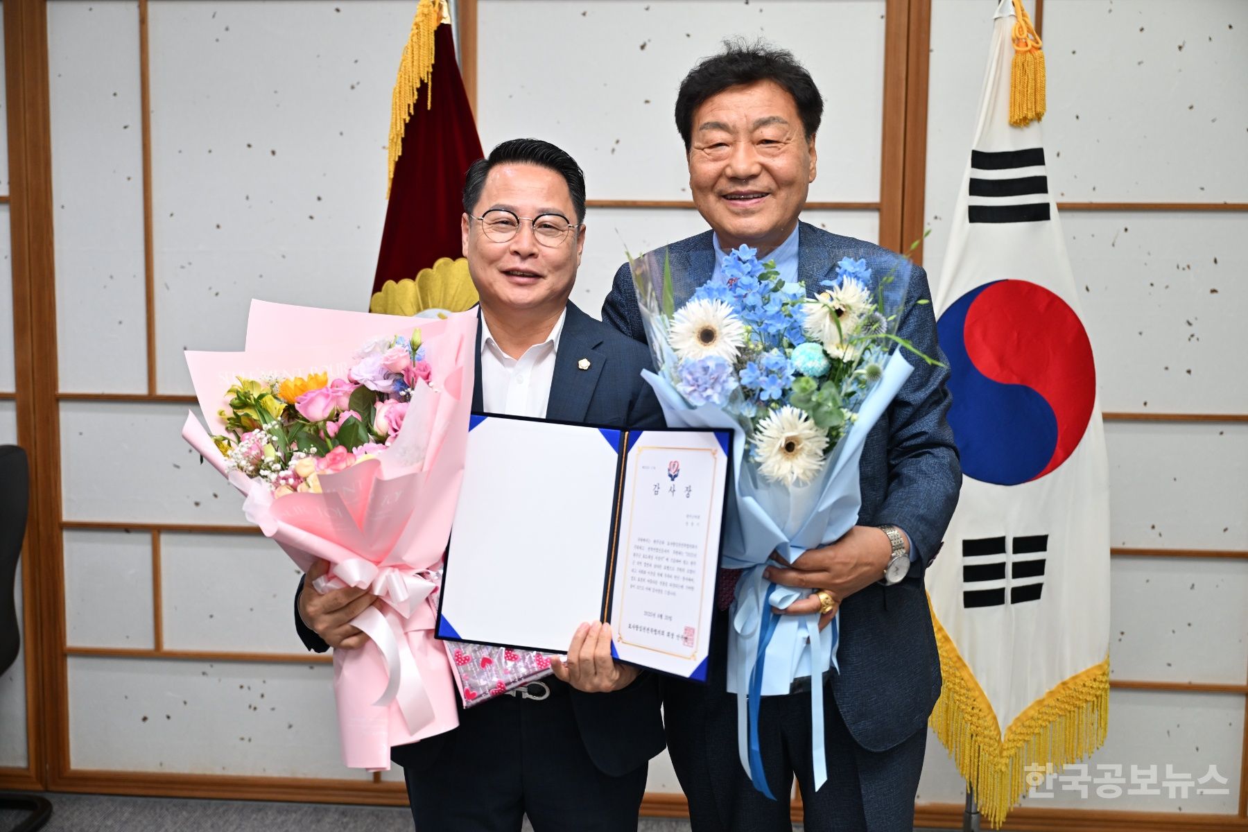 성중기 의원, ‘2025년 효도대상 및 어르신 위안행사’서 감사패 수상 기사 사진
