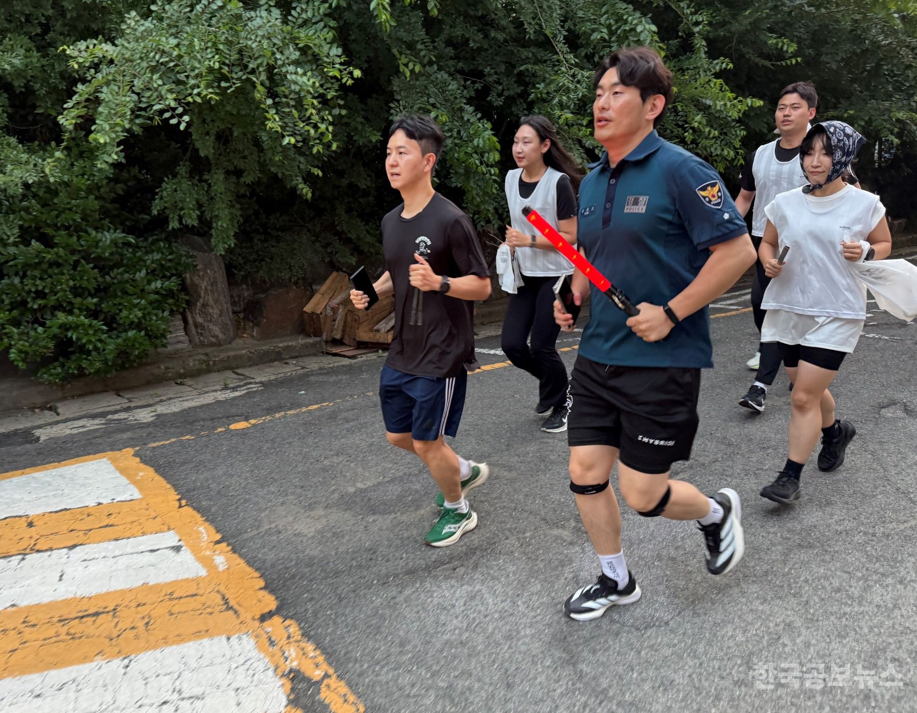 부산진경찰서, 시민과 함께 ‘패트로깅 합동순찰 캠페인‘ 실시 기사 사진