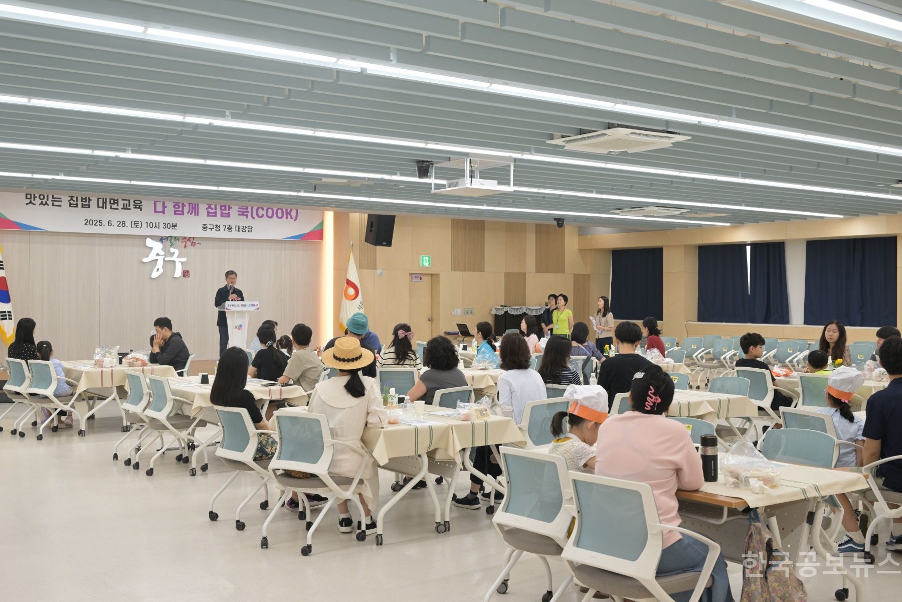   “오늘은 내가 요리사!”…중구, 가족 참여형 식생활 교육 ‘집밥 쿡!’ 성료 기사 사진