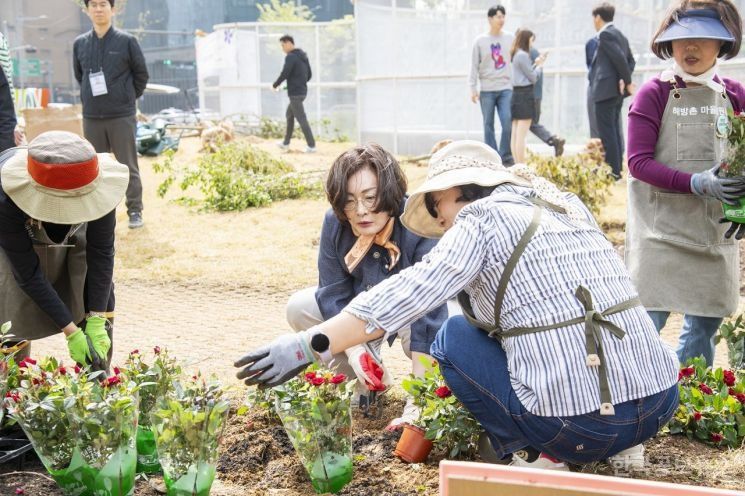 [심층분석] “고독은 뇌가 보내는 생존 경고”…박희영 구청장이 복지를 ‘정서의 관점’에서 보는 이유는? 기사 사진