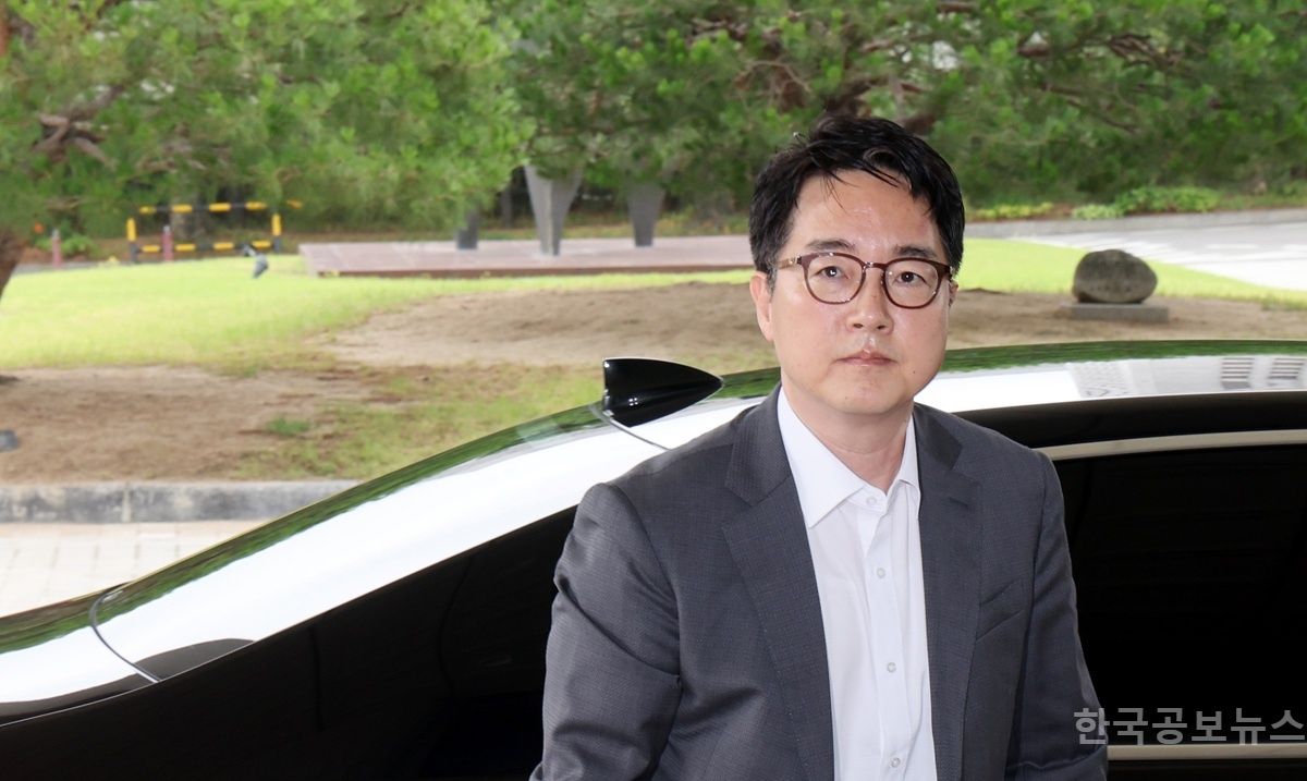 9개월 만에 사임 심우정 검찰총장, 검찰개혁에 "시한·결론 정해 추진 시 부작용"  기사 사진