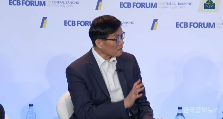 이창용 한은총재, ECB 포럼서 "비은행 스테이블코인 우려"…파월·베일리 공감 기사 사진